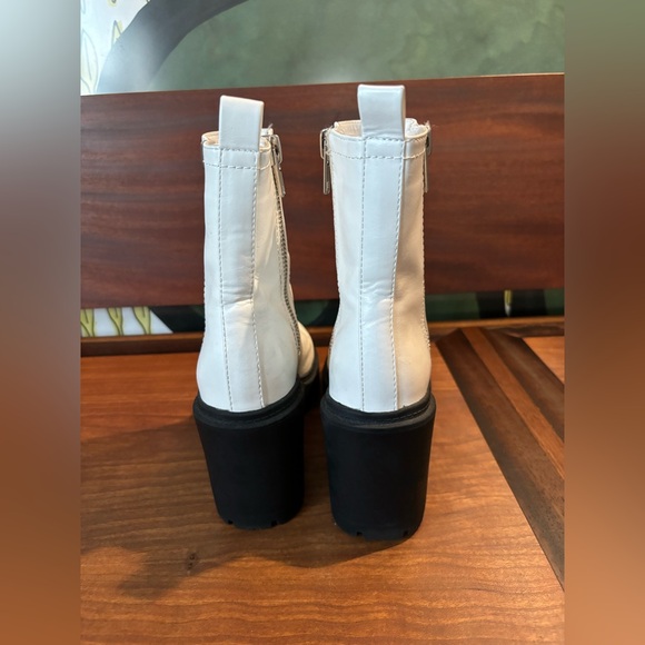Urban Outfitters White Platform Boots - Picture 3 of 5